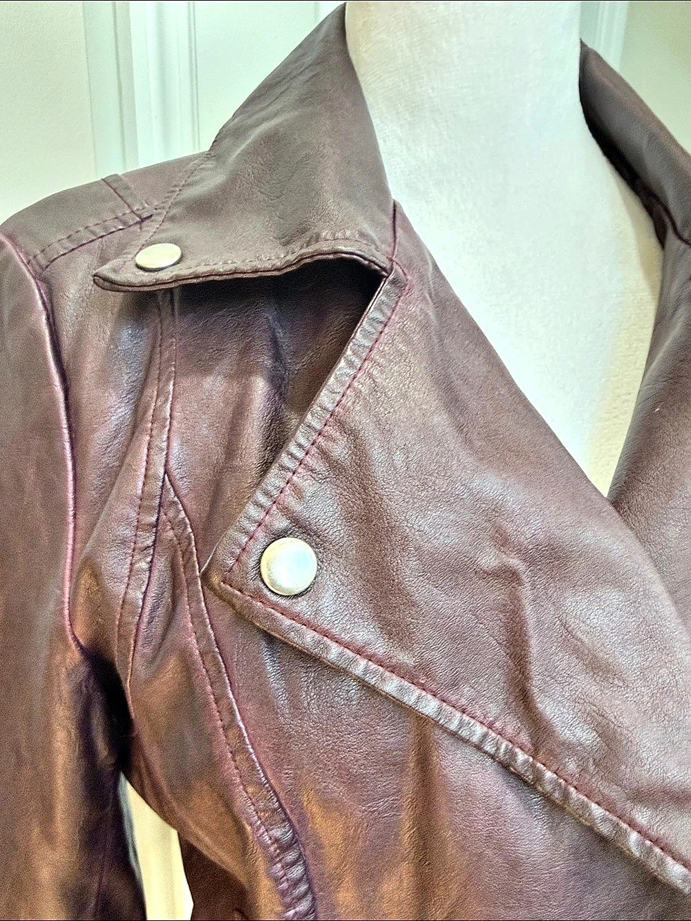 Max Studio Faux Leather Moto Jacket in burgundy Size Medium NWT - Picture 2 of 12